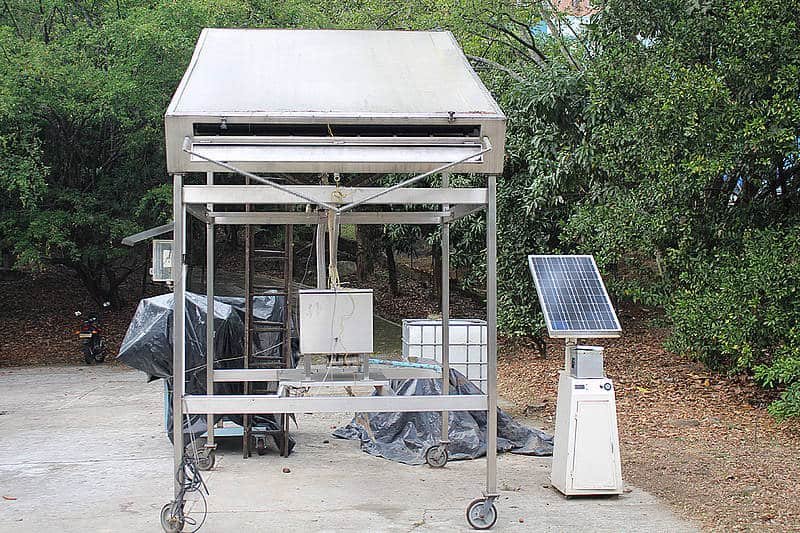 Máquina colombiana que genera hielo con energía termodinámica solar.